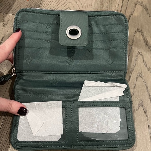 NWT Vera Bradley Turnlock wallet in Olive Leaf - Picture 4 of 4